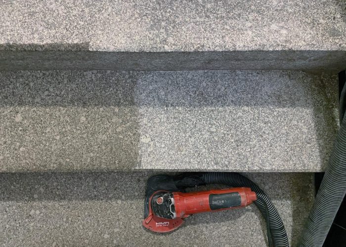 Ukázka broušení žulových schodů Broušení schodů
